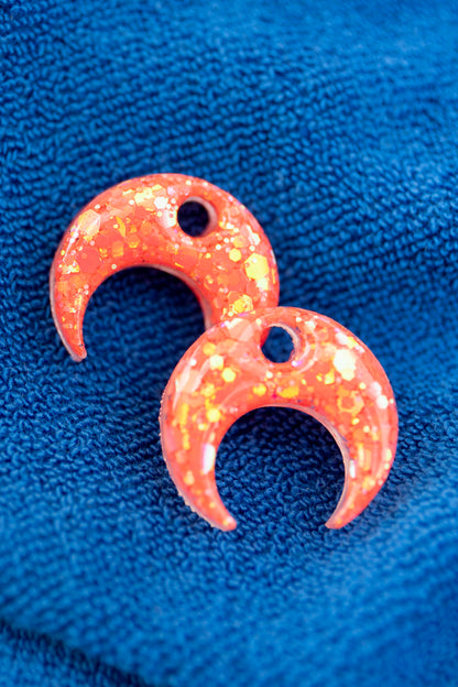 Pampilles en résine époxy interchangeables. Faites à la main. Paillettes, couleurs, originales. Corail incandescent, orange, holographique, étincelant.
