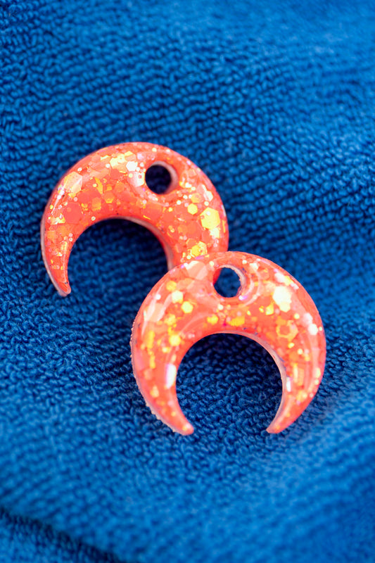 Pampilles en résine époxy interchangeables. Faites à la main. Paillettes, couleurs, originales. Corail incandescent, orange, holographique, étincelant.