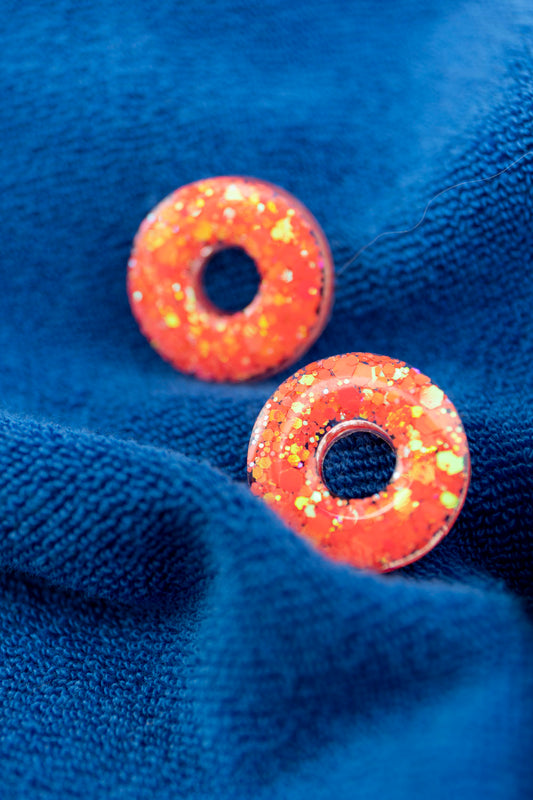 Pampilles en résine époxy interchangeables. Faites à la main. Paillettes, couleurs, originales. Corail incandescent, orange, holographique, étincelant.