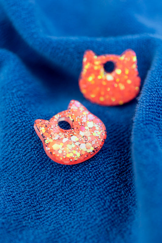 Pampilles en résine époxy interchangeables. Faites à la main. Paillettes, couleurs, originales. Corail incandescent, orange, holographique, étincelant.
