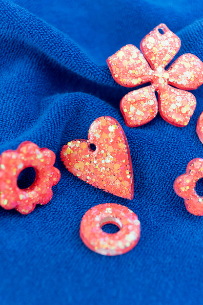Pampilles en résine époxy interchangeables. Faites à la main. Paillettes, couleurs, originales. Corail incandescent, orange, holographique, étincelant.