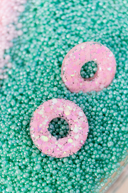 Pampilles en résine époxy interchangeables. Faites à la main. Paillettes, couleurs, originales. Rose bébé, irisé et nacré.