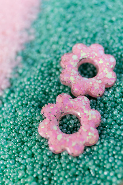 Pampilles en résine époxy interchangeables. Faites à la main. Paillettes, couleurs, originales. Rose bébé, irisé et nacré.