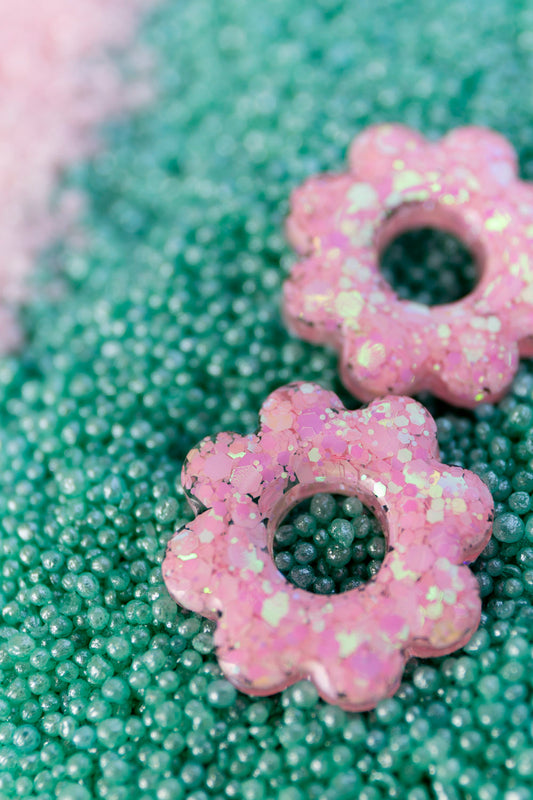 Pampilles en résine époxy interchangeables. Faites à la main. Paillettes, couleurs, originales. Rose bébé, irisé et nacré.