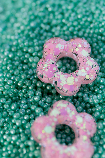 Pampilles en résine époxy interchangeables. Faites à la main. Paillettes, couleurs, originales. Rose bébé, irisé et nacré.