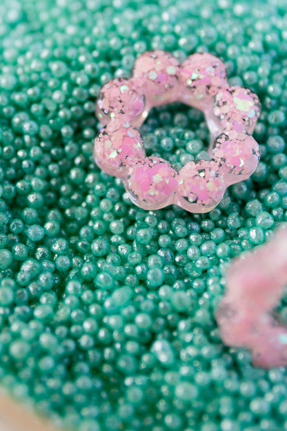 Pampilles en résine époxy interchangeables. Faites à la main. Paillettes, couleurs, originales. Rose bébé, irisé et nacré.