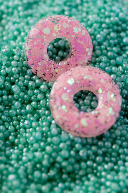 Pampilles en résine époxy interchangeables. Faites à la main. Paillettes, couleurs, originales. Rose bébé, irisé et nacré.