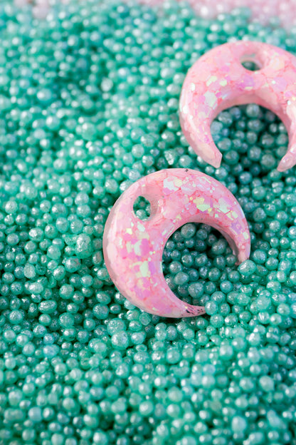 Pampilles en résine époxy interchangeables. Faites à la main. Paillettes, couleurs, originales. Rose bébé, irisé et nacré.