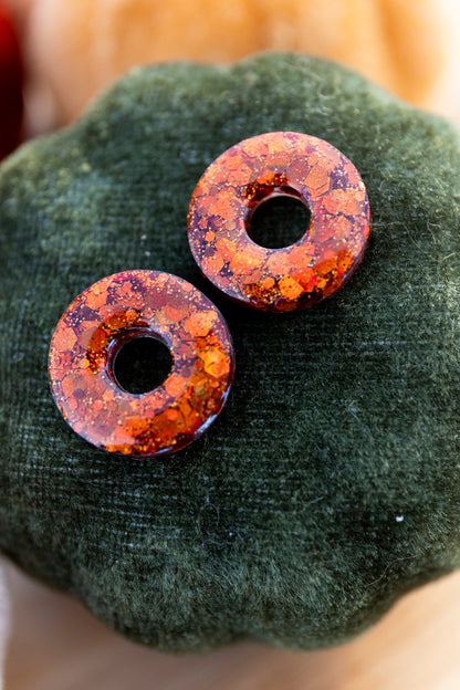 Pampilles interchangeables pailletées. Kaki, vert, doré, cuivré, bronze. Automne. Donut. Atelier Rézane. Résine époxy. Fait main. Pays basque.