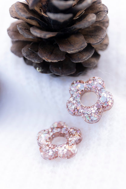 Pampilles interchangeables pailletées. Kaki, vert, doré, cuivré, bronze. Automne. Fleur. Atelier Rézane. Résine époxy. Fait main. Pays basque.