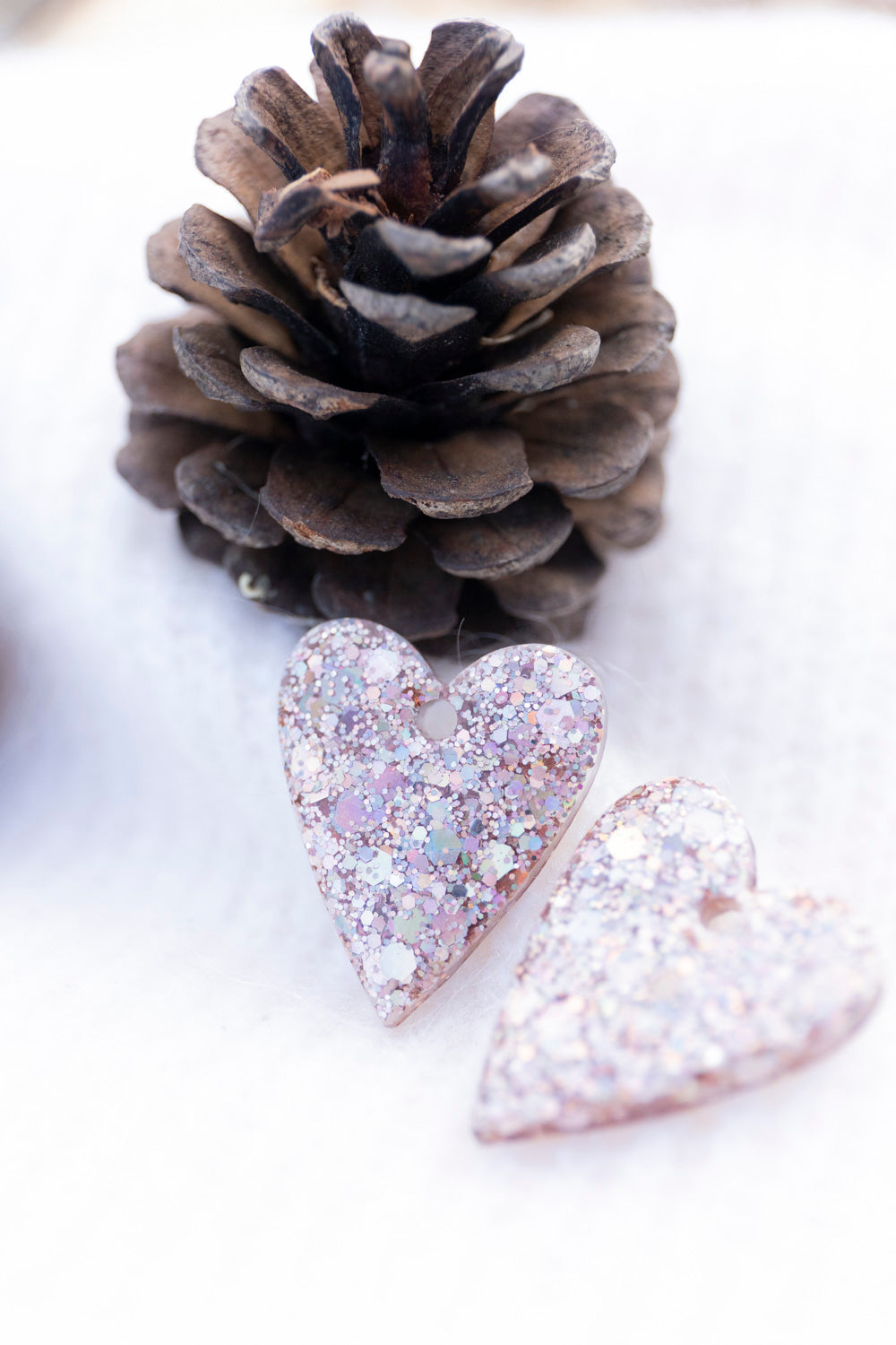 Pampilles interchangeables pailletées. Kaki, vert, doré, cuivré, bronze. Automne. Cœur. Atelier Rézane. Résine époxy. Fait main. Pays basque.