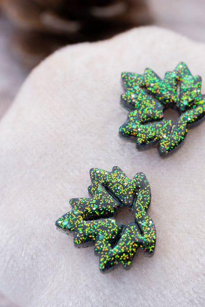 Pampilles interchangeables pailletées. Kaki, vert, doré, cuivré. Automne. Feuilles d'érable. Atelier Rézane. Résine époxy. Fait main. Pays basque.