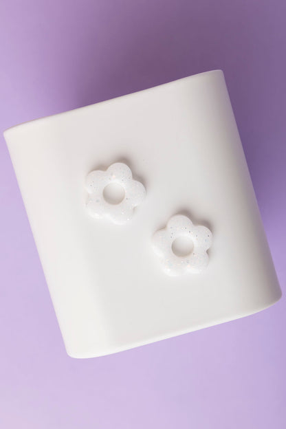 Pampille en forme de fleur en résine époxy, fabriquée à la main. 