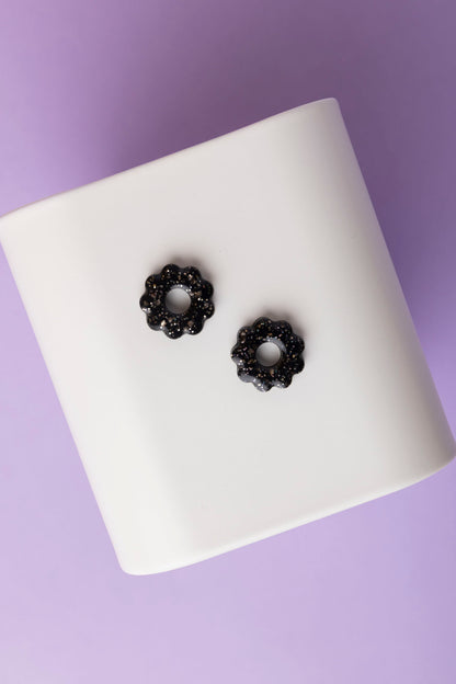 Pampille en forme de fleur en résine époxy, fabriquée à la main. 