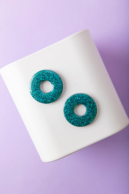 Pampilles en forme de donuts fabriquées à la main avec de la résine epoxy